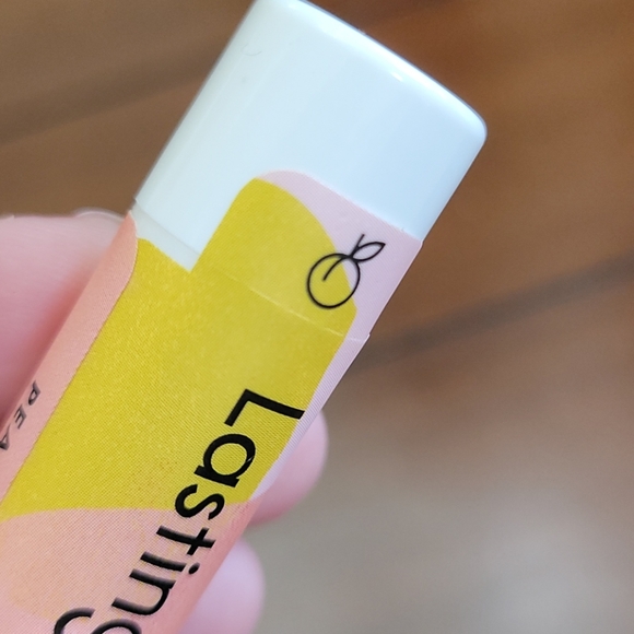 🍑 LASTING SMILES LIP BALM - Picture 4 of 4